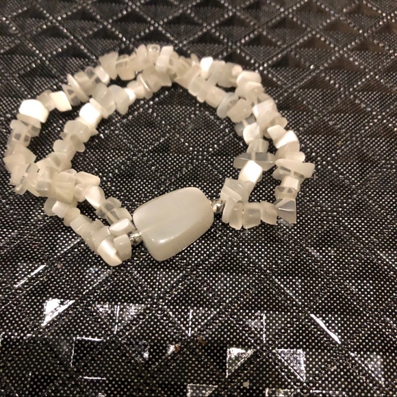 💟 SALE $10 💟 Handcrafted White Bracelet !!! NEW!!! - Picture 2 of 3